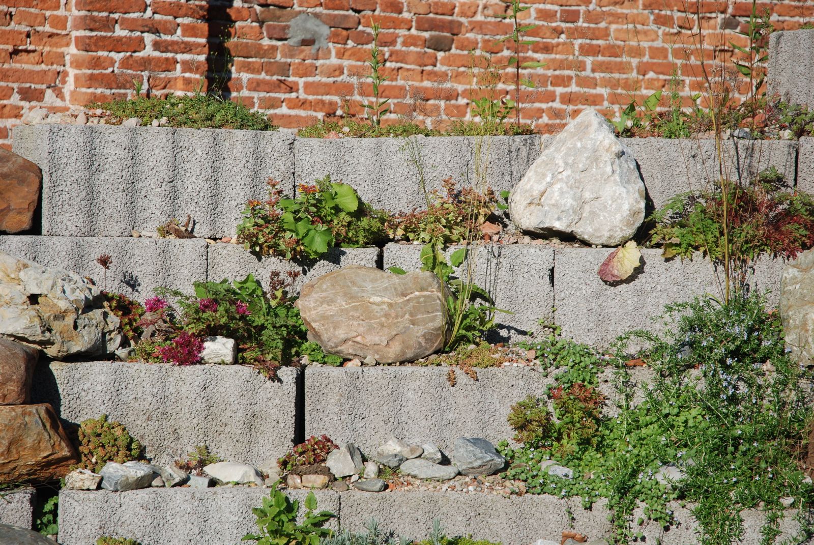 A segmental block retaining wall