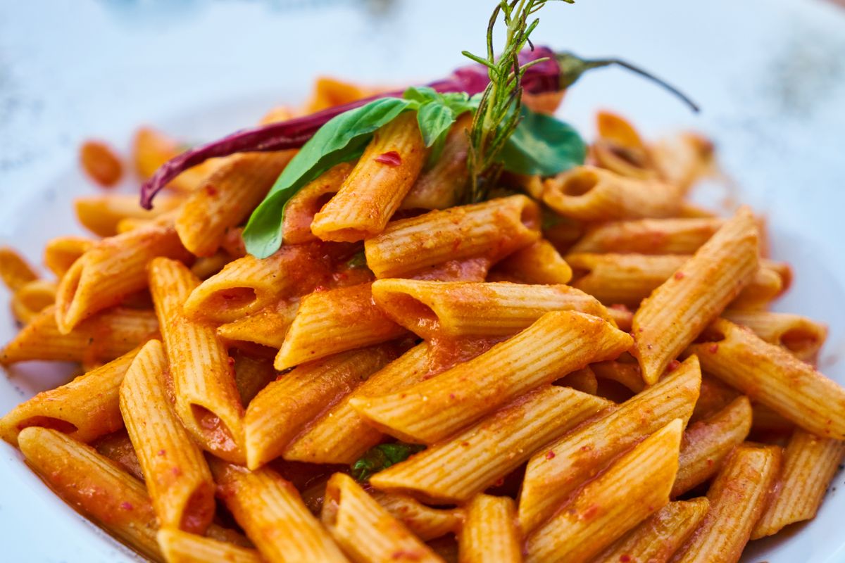 Penne in tomato sauce with basil
