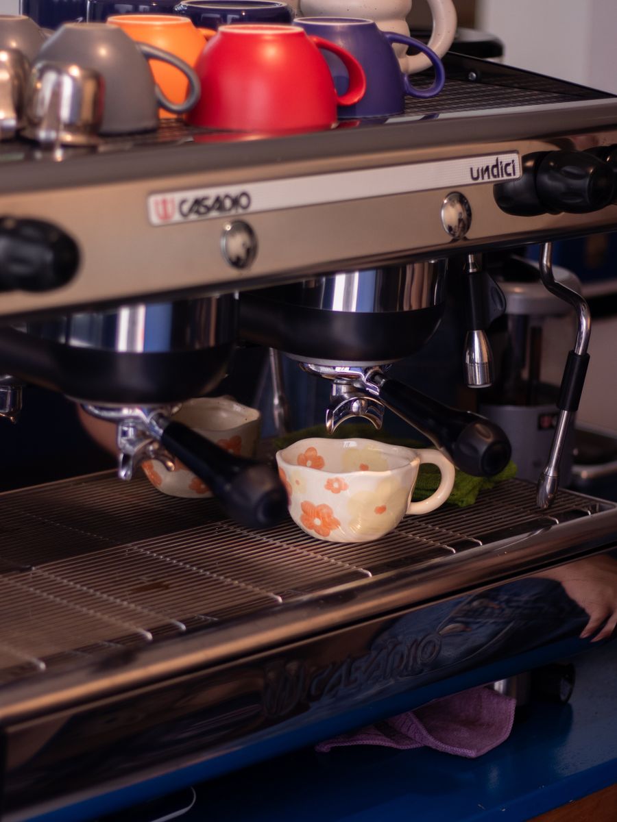 Espresso machine pouring