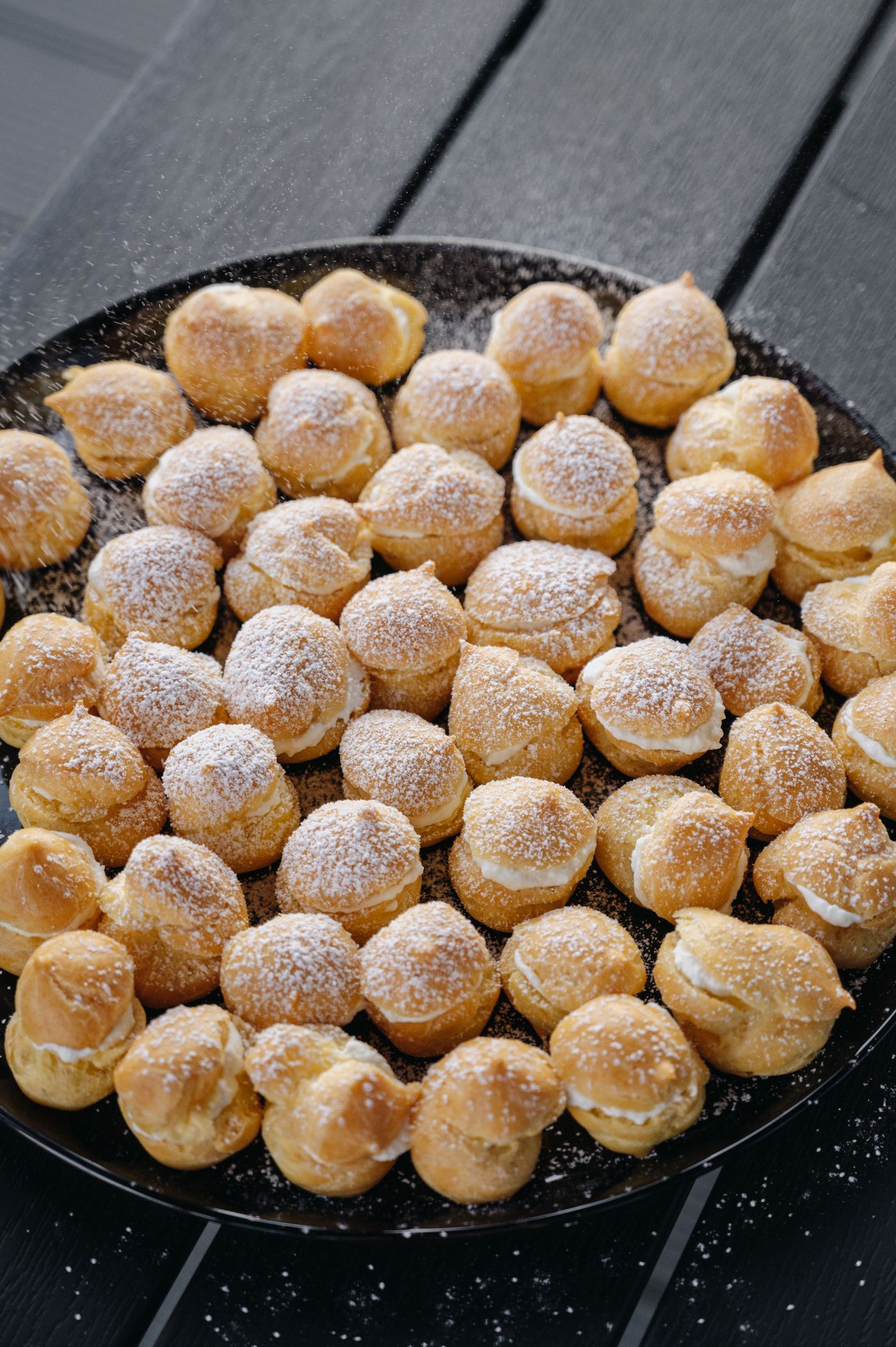 Cream puffs dusted with sugar