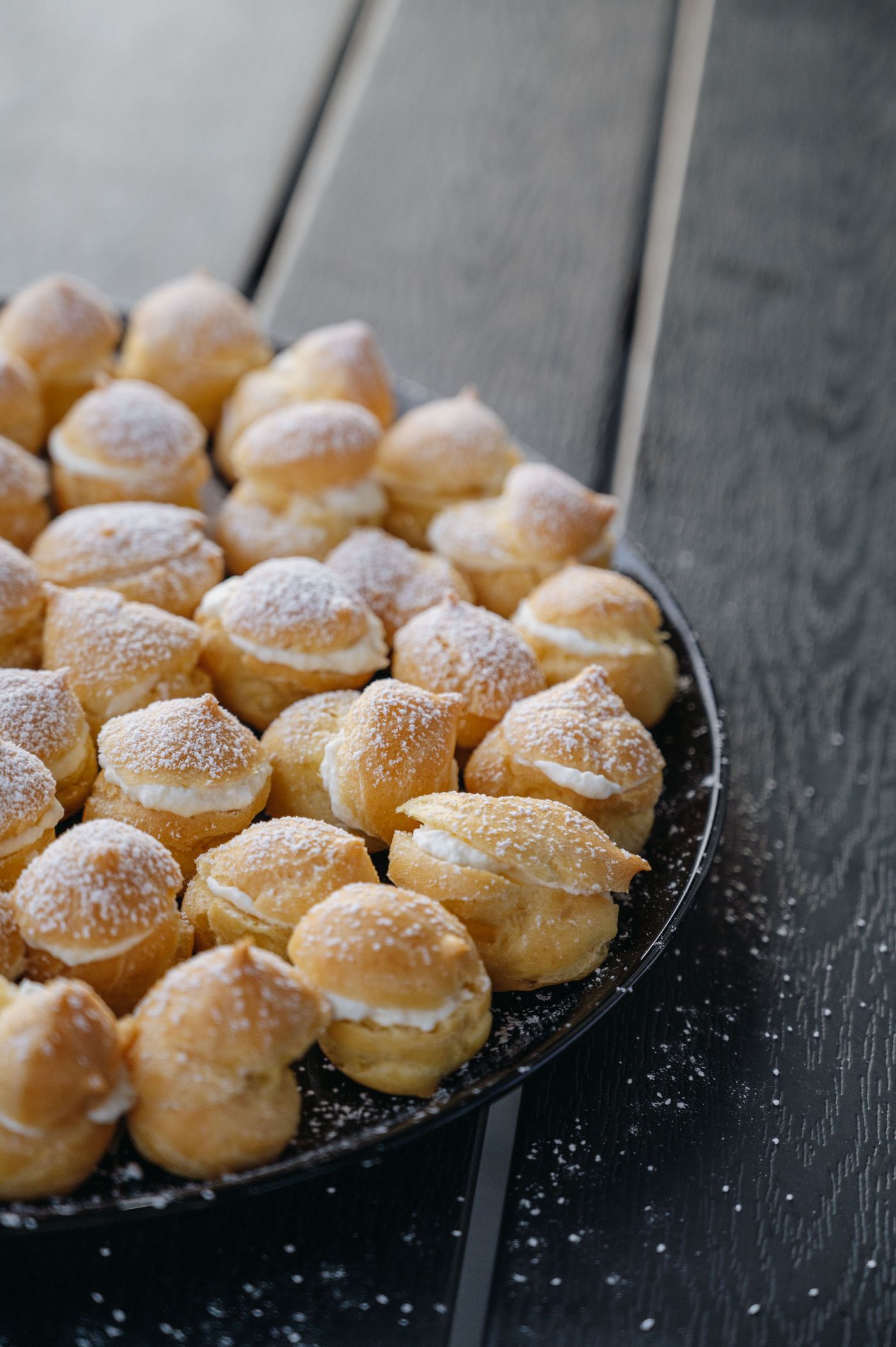 Cream puffs dusted with sugar