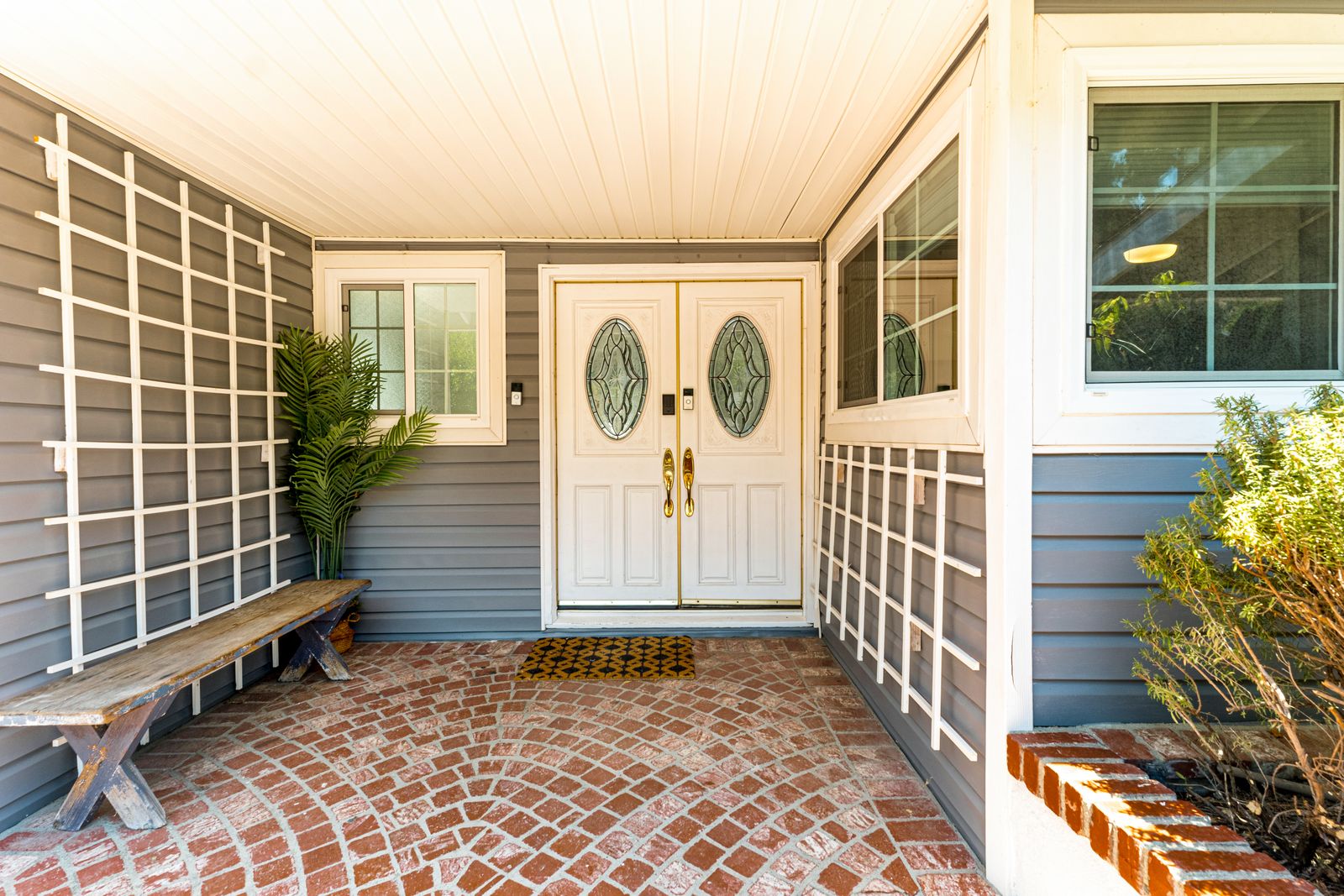 Double-door entry with sidelights