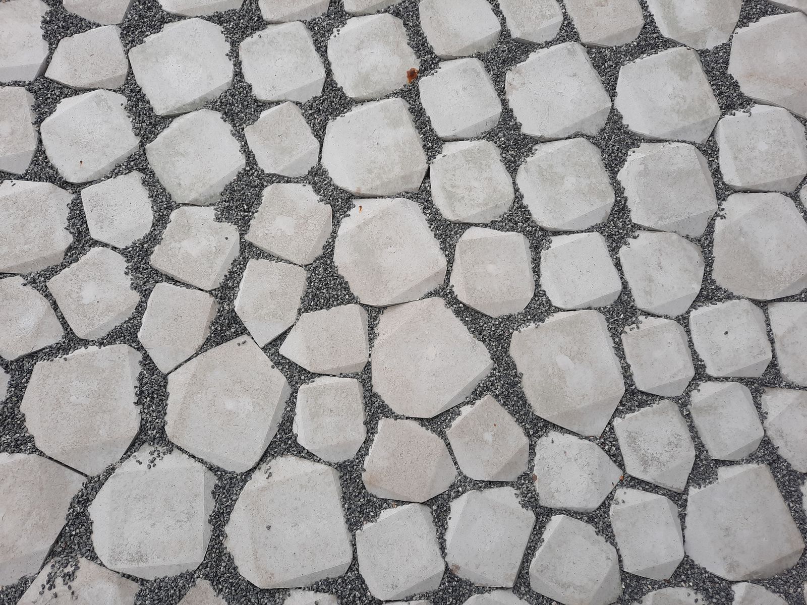 Aggregate stone and gravel