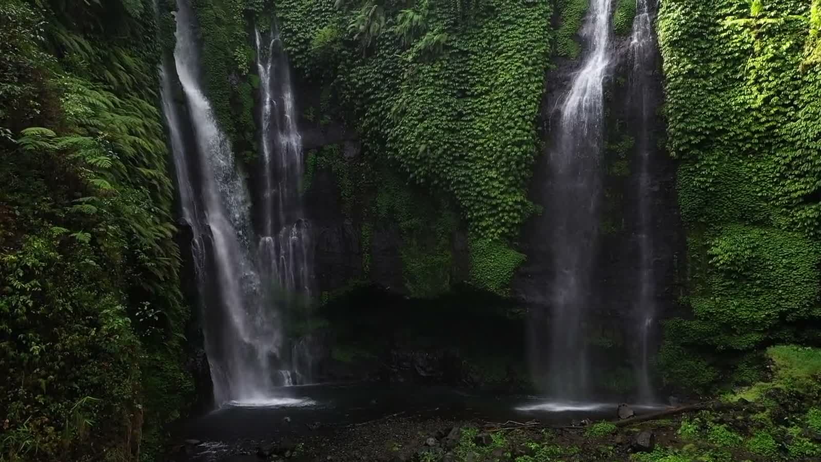 A mossy waterfall, water in steady motion