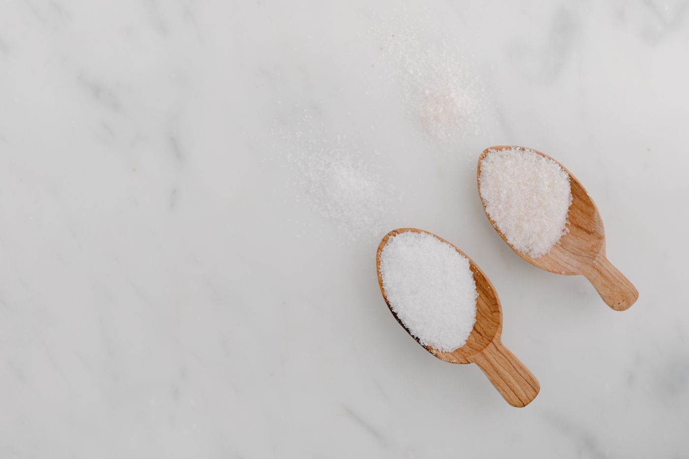 Wooden scoops of loose tea leaf