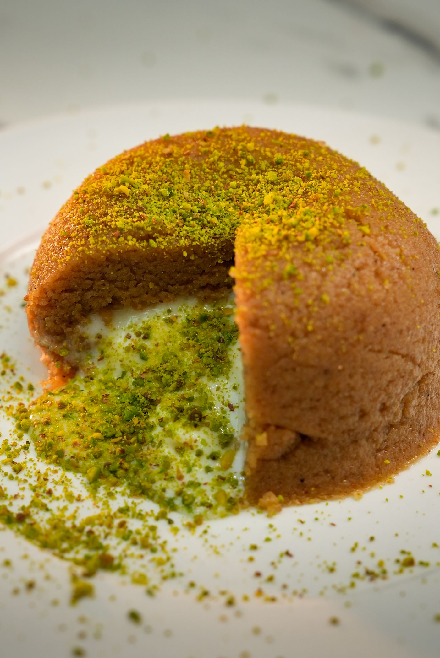 Pistachio semolina cake, cut