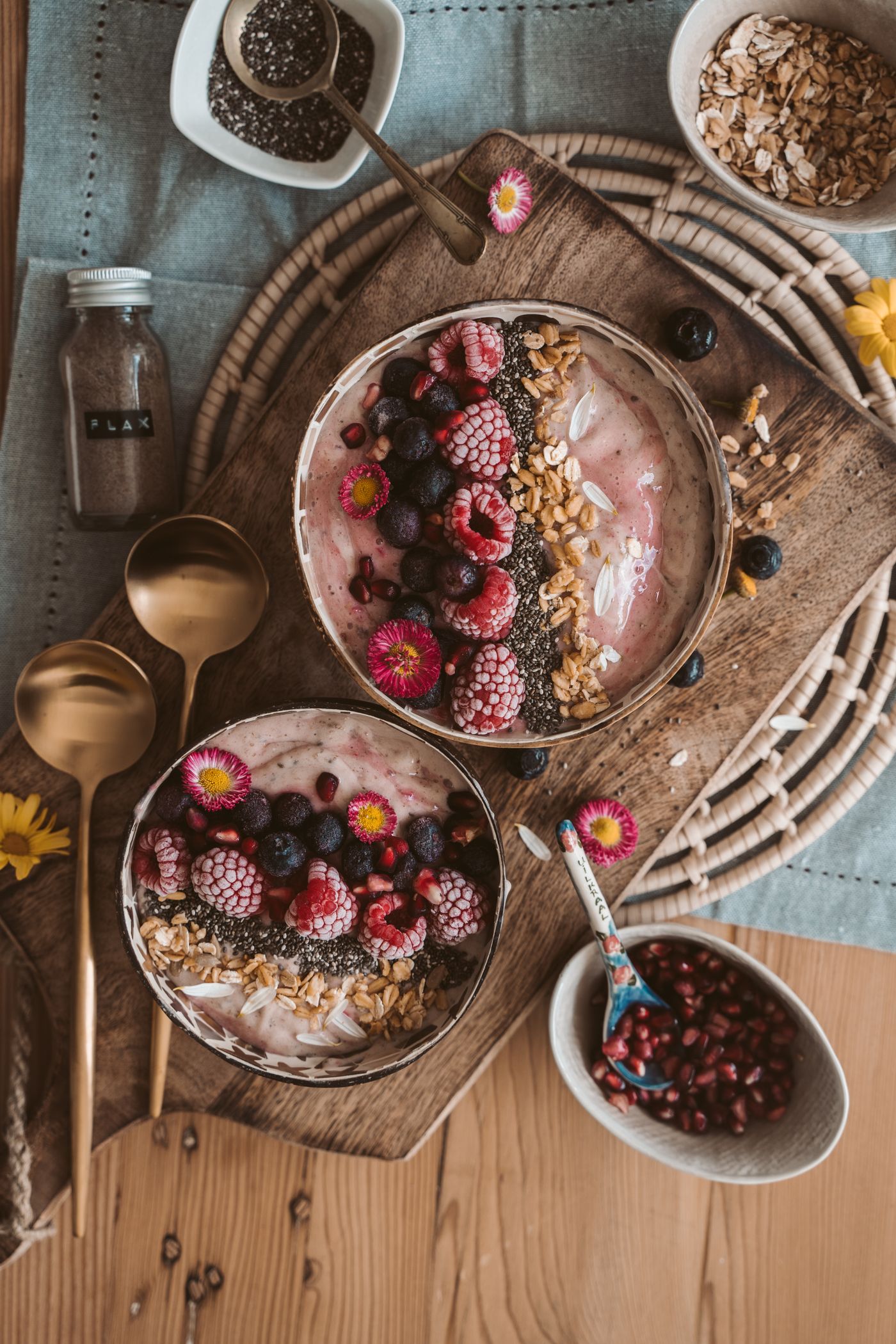 Berry breakfast bowls with chia, oats and pomegranate