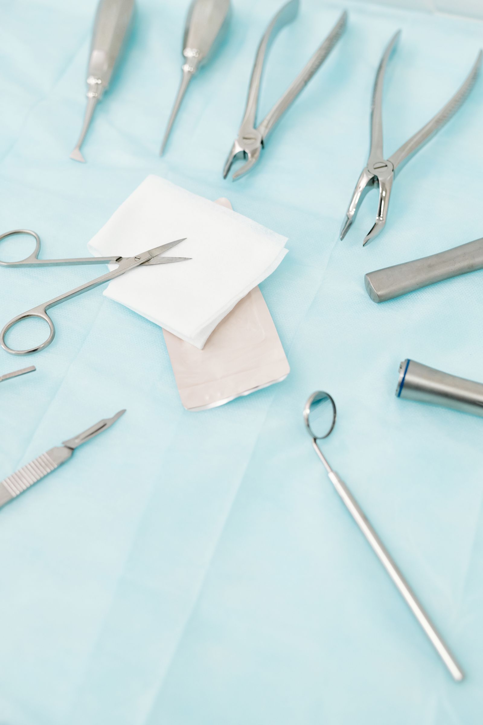 A clean tray of dental instruments